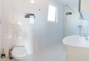 Apartment (2) | Bathroom sink