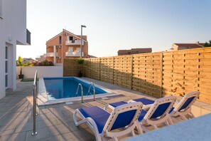 Seasonal outdoor pool - Villa Jasmina (Novalja)