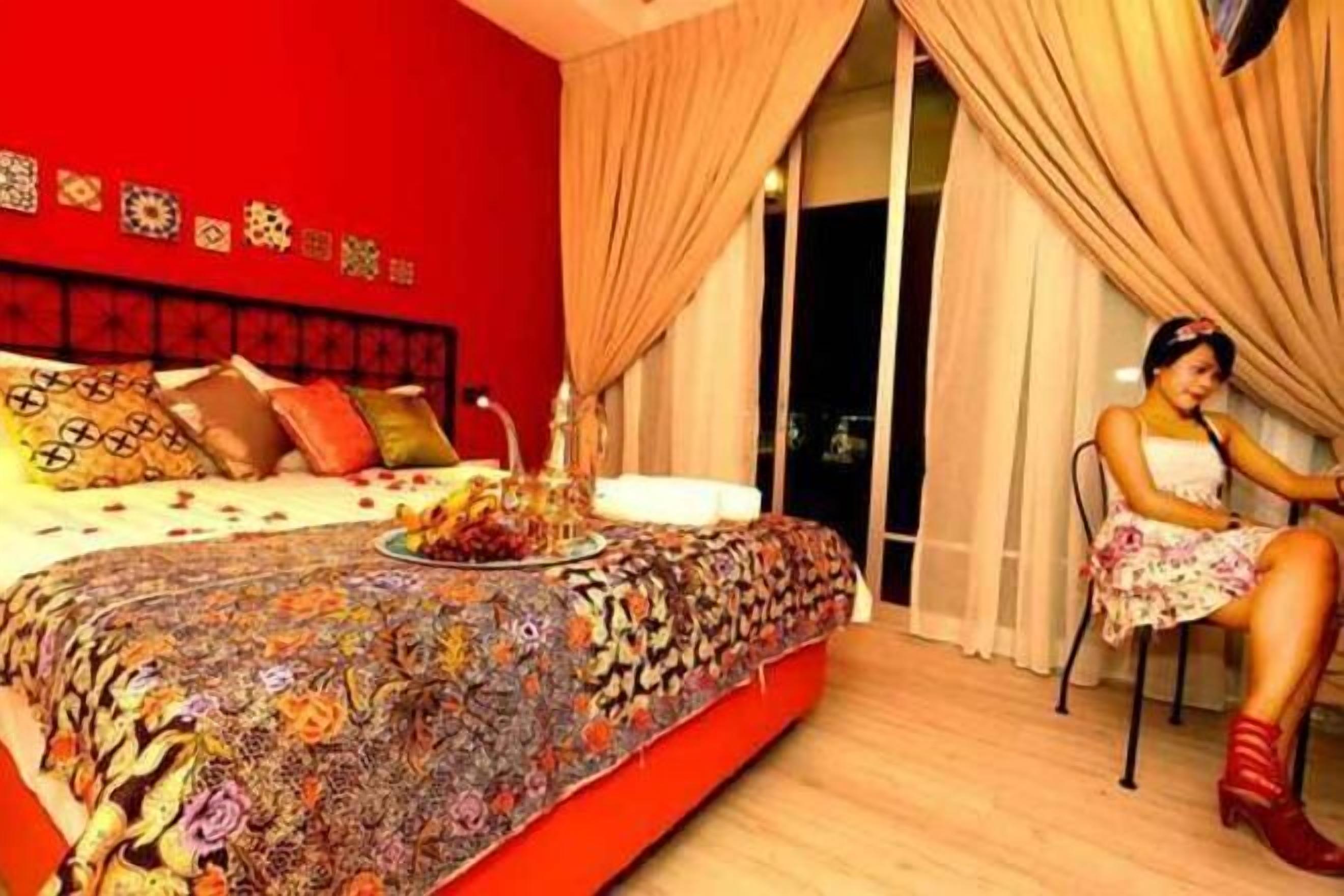 Desk, iron/ironing board, free WiFi, bed sheets