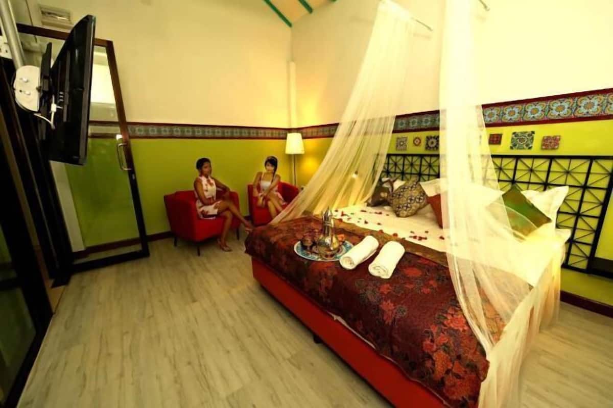 Desk, iron/ironing board, free WiFi, bed sheets