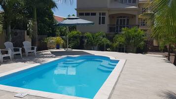 Kolam renang outdoor