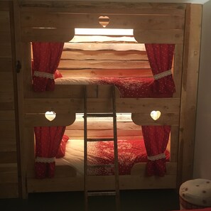 Chambre Quadruple Familiale, vue montagne | Chambre à thème pour enfants