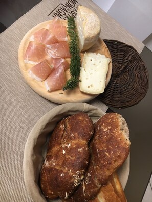 Petit déjeuner composé de spécialités régionales compris tous les jours