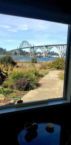 Waterfront Newport, Bay Bridge Views, Steps to Aquarium