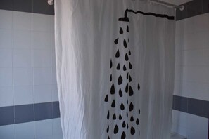 Shower - Hostal La Tablada (Navaleno)