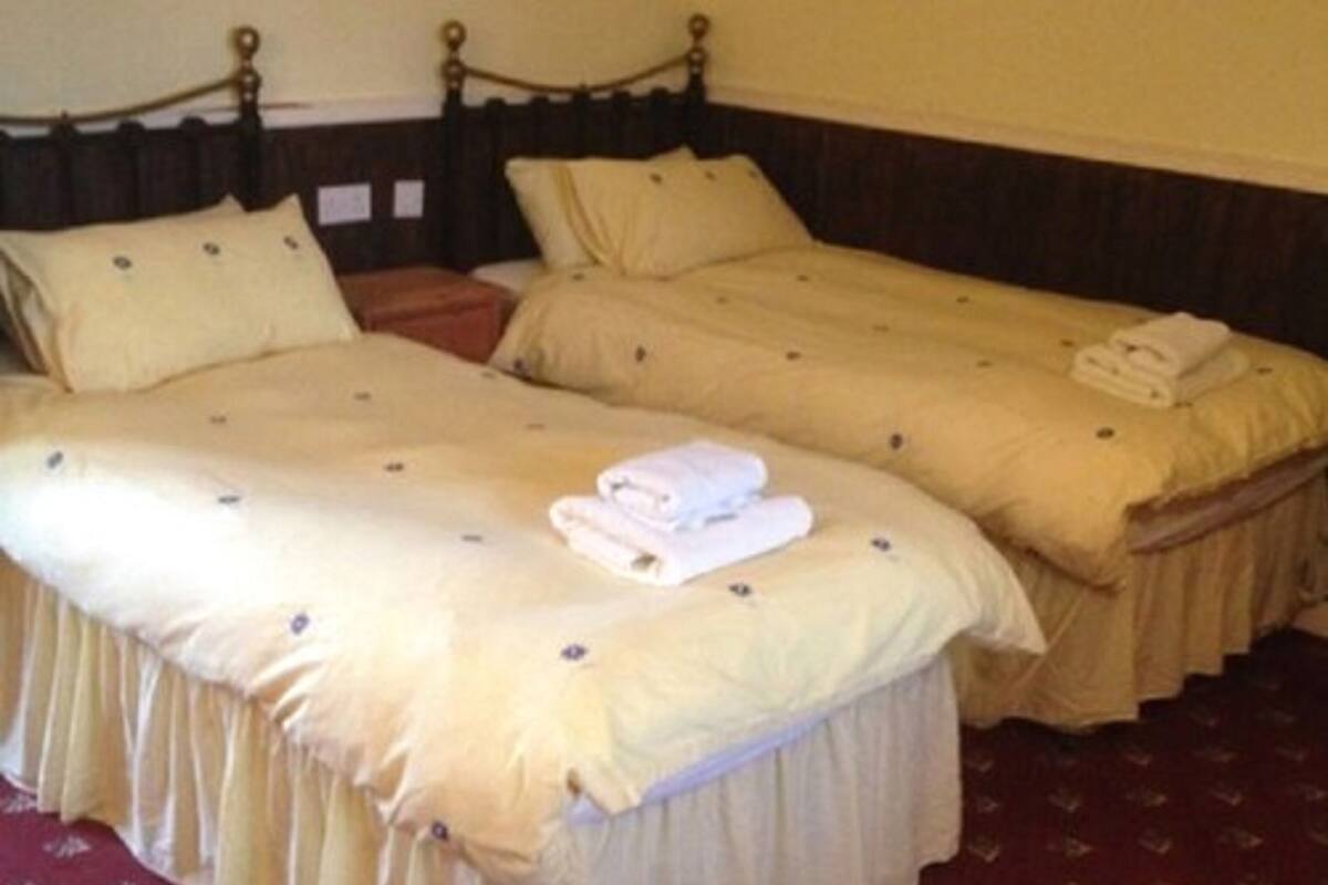 Rollaway beds (surcharge), WiFi (free)