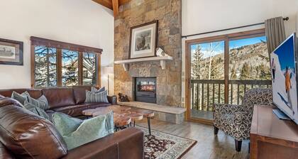 Ski-In/Out, Top Floor, Corner Unit, Short Walk to Village & Ski School, Hot Tub