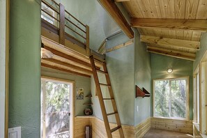 Interior - A redwood retreat in the heart of Sonoma County wine country (w/ Fiber Internet) (Healdsburg)