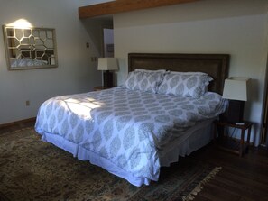 5 bedrooms, iron/ironing board, WiFi, bed sheets