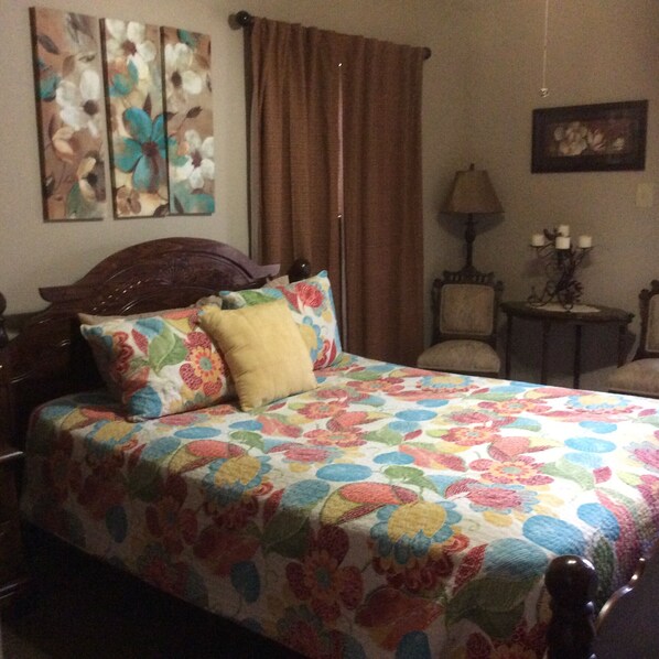 4 bedrooms, desk, iron/ironing board, WiFi