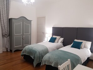 Cots/infant beds, rollaway beds, free WiFi, bed sheets