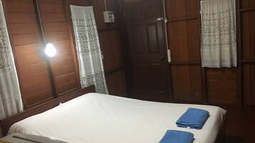 أسرّة قابلة للطي وواي فاي مجانًا وملاءات أسرّة