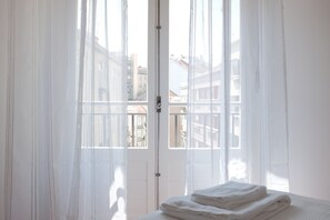 Apartment, 1 Bedroom, River View (1) | 1 bedroom, blackout drapes, free cribs/infant beds, free WiFi - Graça Riverview (Lisbon)