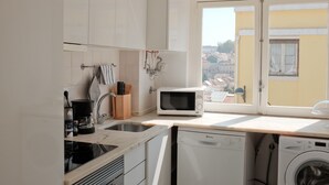 Apartment, 1 Bedroom, River View (1) | Private kitchen - Graça Riverview (Lisbon)