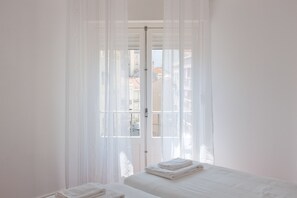 Apartment, 1 Bedroom, River View (1) | 1 bedroom, blackout drapes, free cribs/infant beds, free WiFi - Graça Riverview (Lisbon)