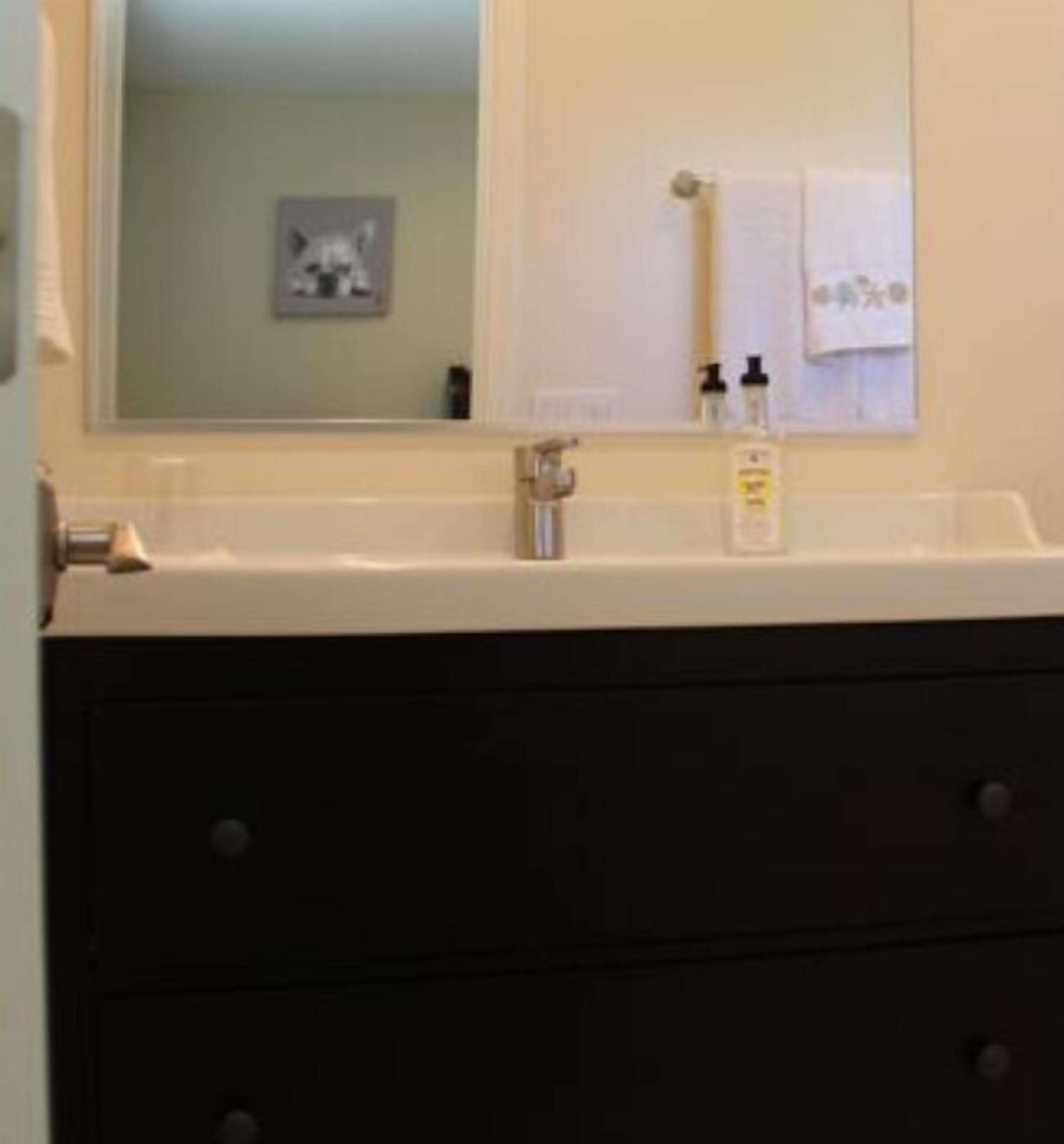 Combined shower/bathtub, hair dryer, towels, soap