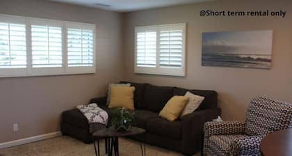 Upouusi 1 makuuhuoneen huoneisto, joka on rakennettu autotallemme yläpuolelle