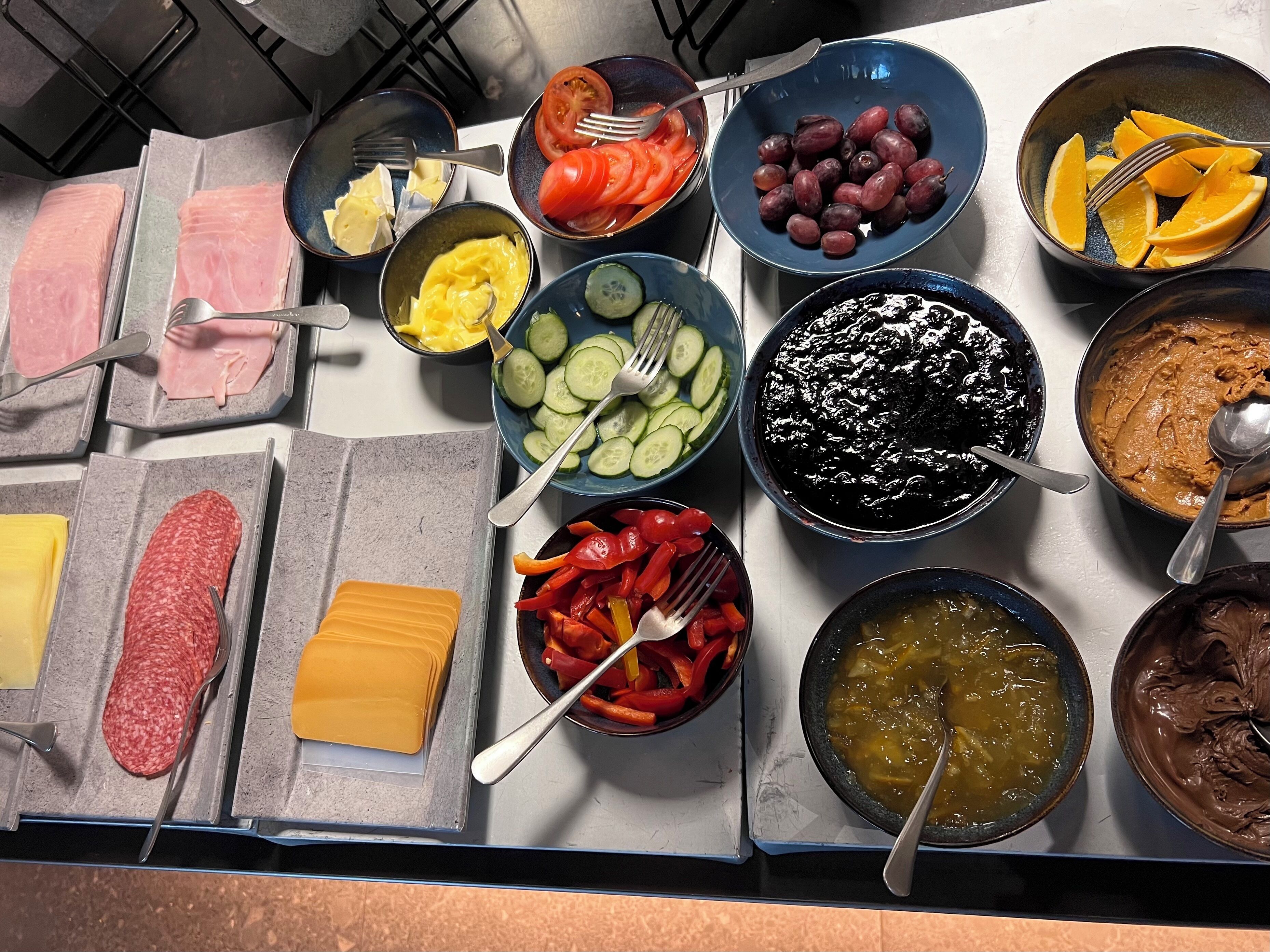 daily buffet breakfast (nok 165 per person)