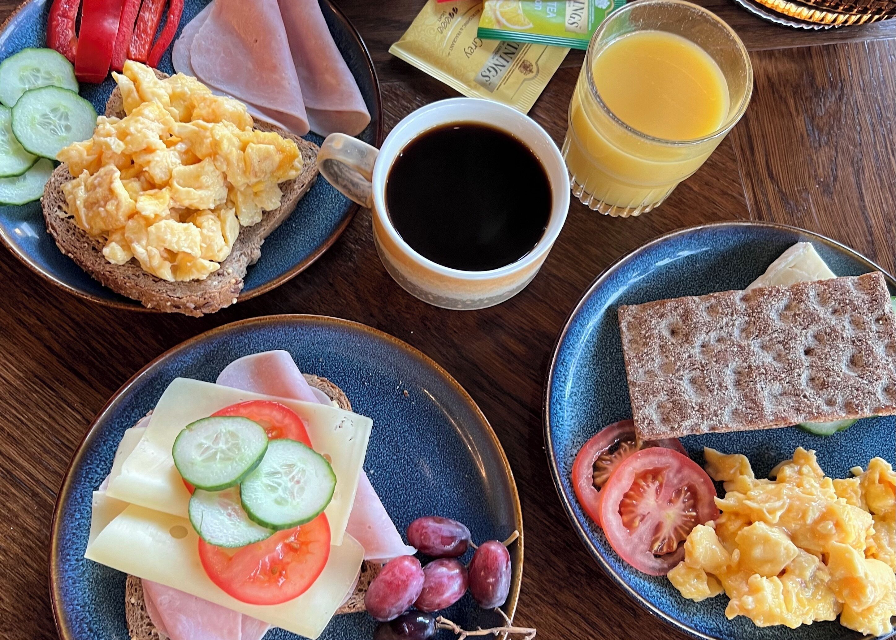 daily buffet breakfast (nok 165 per person)