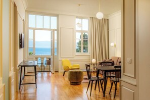 Suite Supérieure, balcon, vue partielle sur la mer | Vue de la chambre