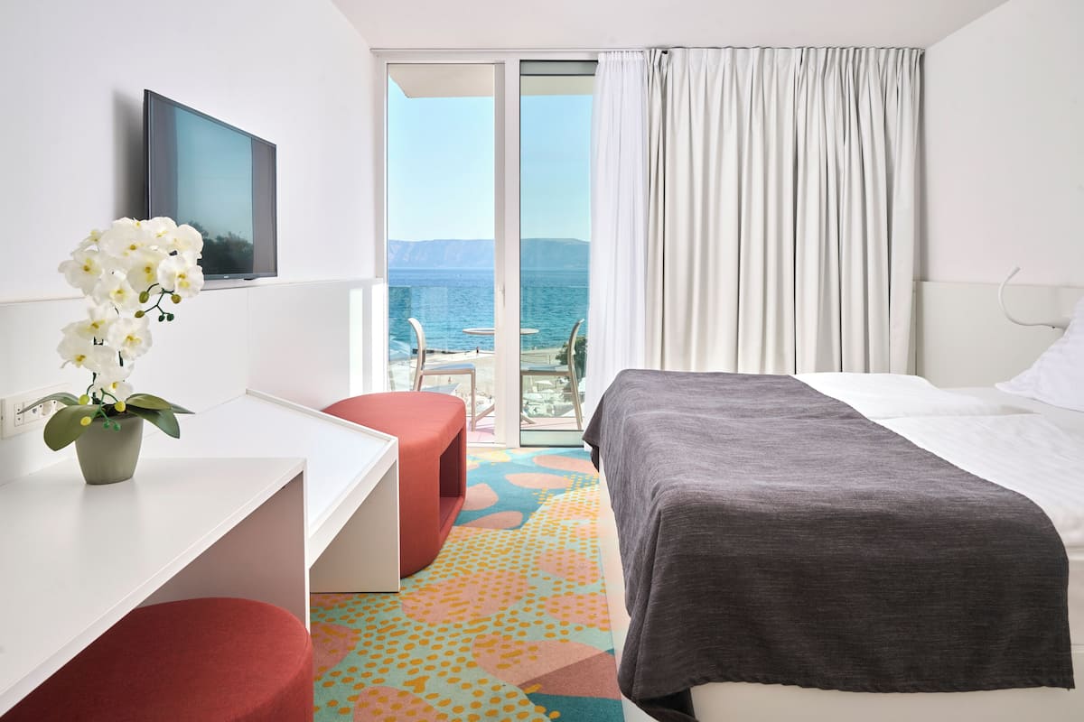 Premium double room with sea view balcony