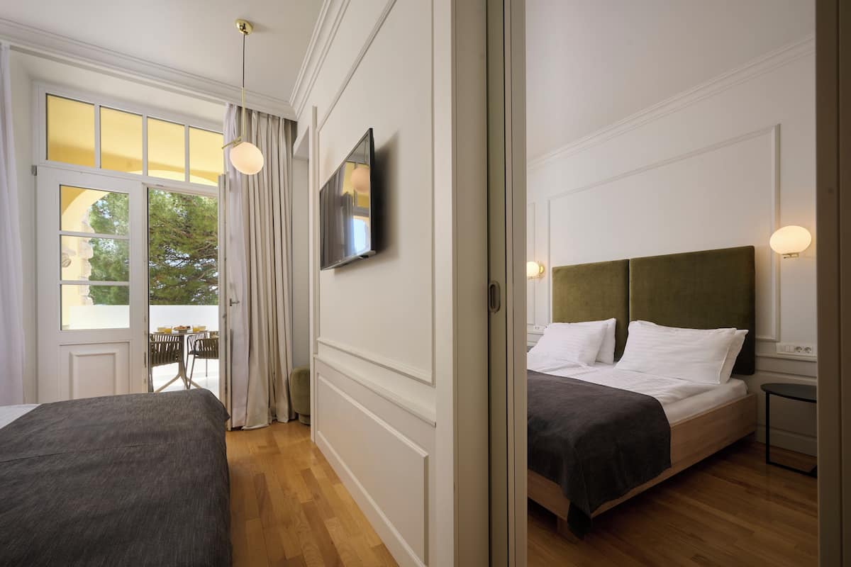 Superior family room with seaside balcony | Minibar, in-room safe, desk, laptop workspace
