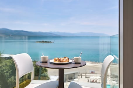 Vista desde la habitación. Aminess Vival Lišanj Family Hotel