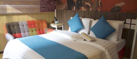 Tabla de planchar con plancha, wifi gratis, ropa de cama