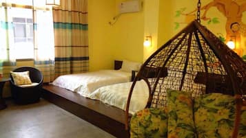 Standard Triple Room | Desk, blackout drapes, free WiFi