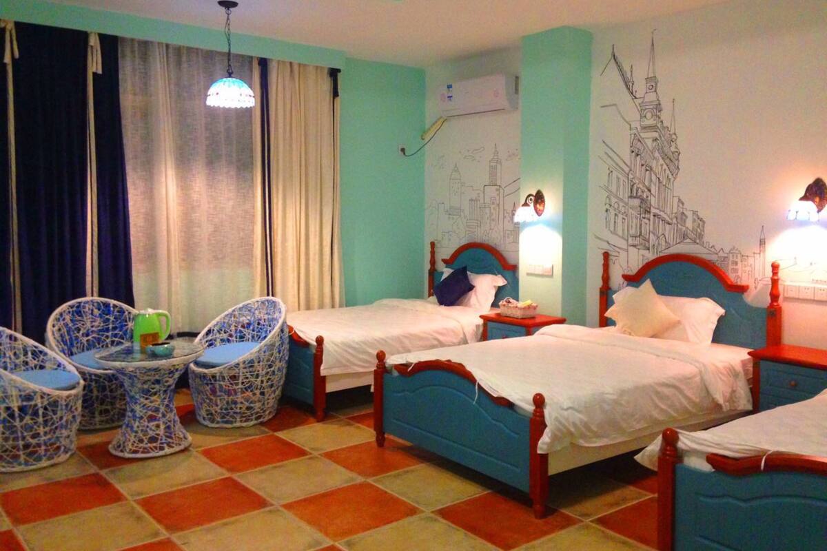 Comfort-Dreibettzimmer | Schreibtisch, Verdunkelungsvorhänge, kostenloses WLAN