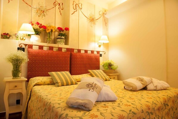 Doppel- oder Zweibettzimmer | Minibar, Zimmersafe, schallisolierte Zimmer, kostenloses WLAN