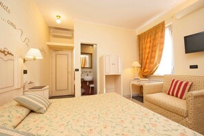 Doppel- oder Zweibettzimmer | Minibar, Zimmersafe, schallisolierte Zimmer, kostenloses WLAN