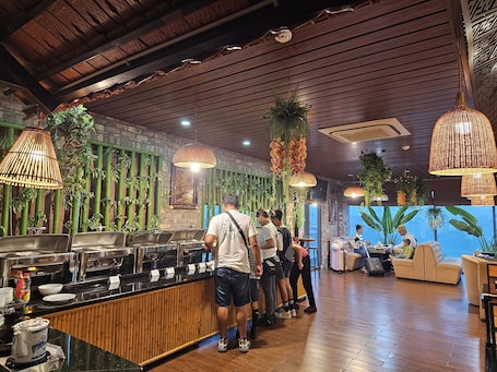 Breakfast, lunch, dinner served; local and international cuisine