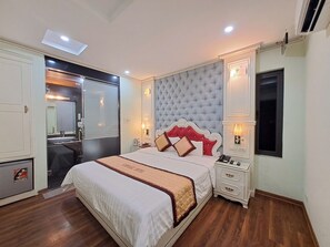 VIP Room 3 | Frette Italian sheets, premium bedding, down comforters, minibar - Kawasaki Noibai Hotel (Hanoi)