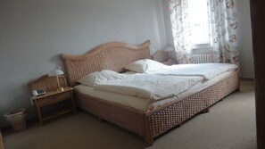 Deluxe Double Room, Non Smoking | In-room safe, free WiFi, bed sheets - Hotel Hansen (Heinsberg)