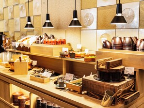 Petit déjeuner buffet servi tous les jours en supplément