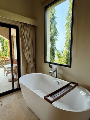 Eco-friendly toiletries, hair dryer, bathrobes, slippers - Baan Jai Dee Beach Front Hotel (Ko Pha-ngan)