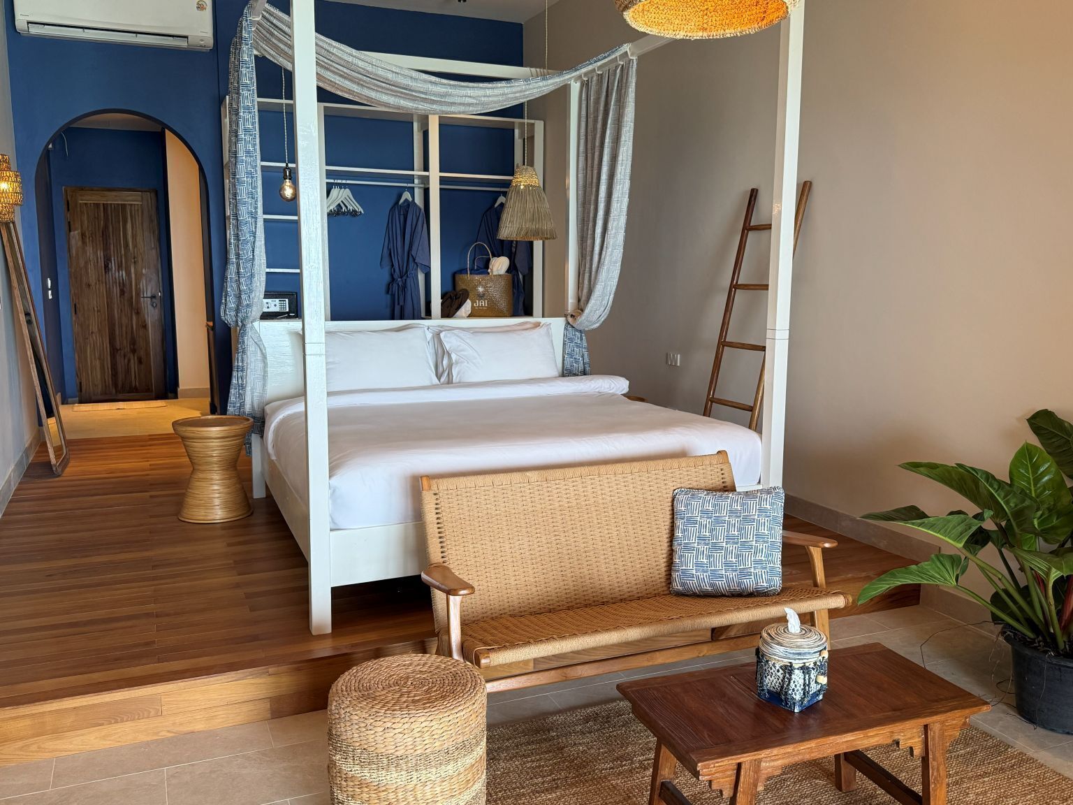 Coffres-forts dans les chambres, bureau