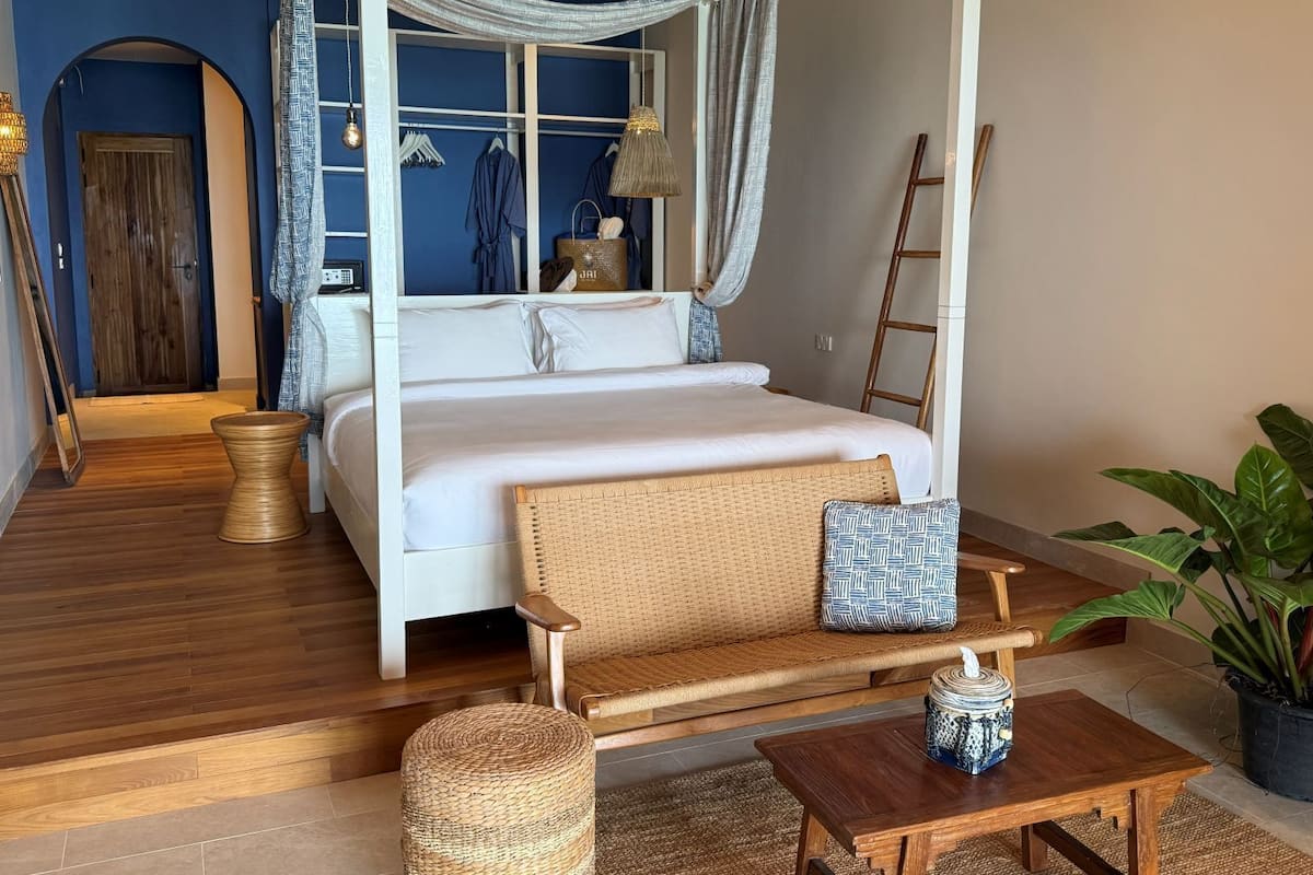 In-room safe, desk, laptop workspace, blackout drapes