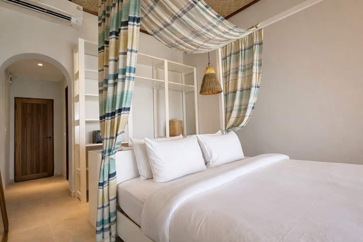 In-room safe, desk, laptop workspace, blackout drapes