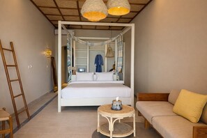 In-room safe, desk, laptop workspace, blackout drapes - Baan Jai Dee Beach Front Hotel (Ko Pha-ngan)