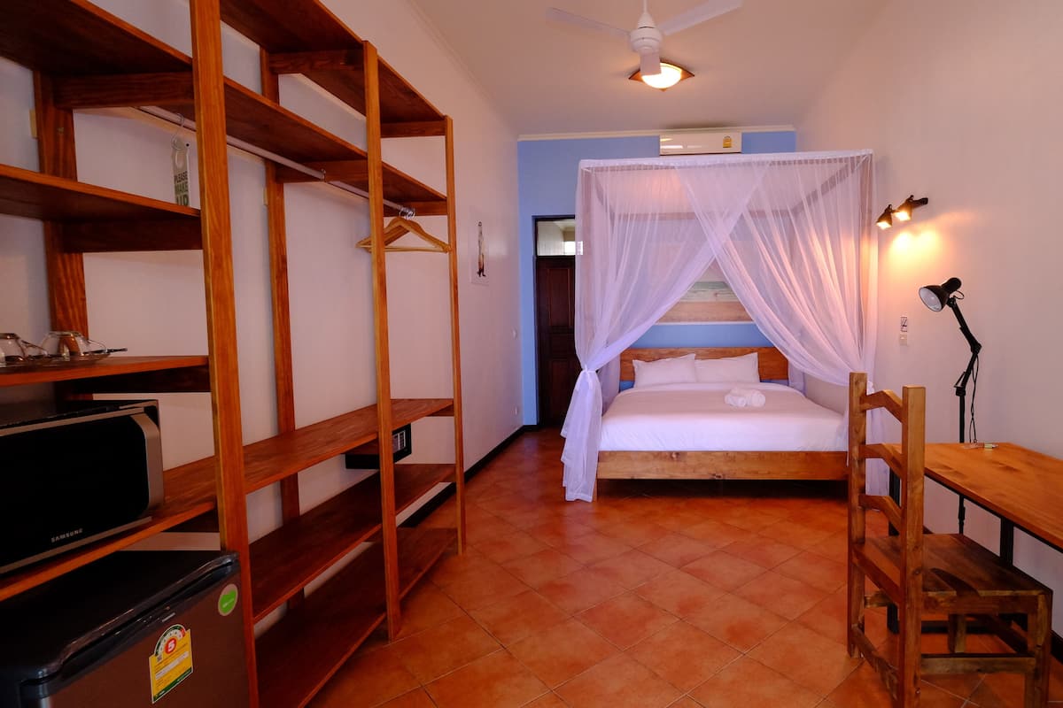 Poolside Seaview Room | Két bảo mật tại phòng, trang trí khác biệt