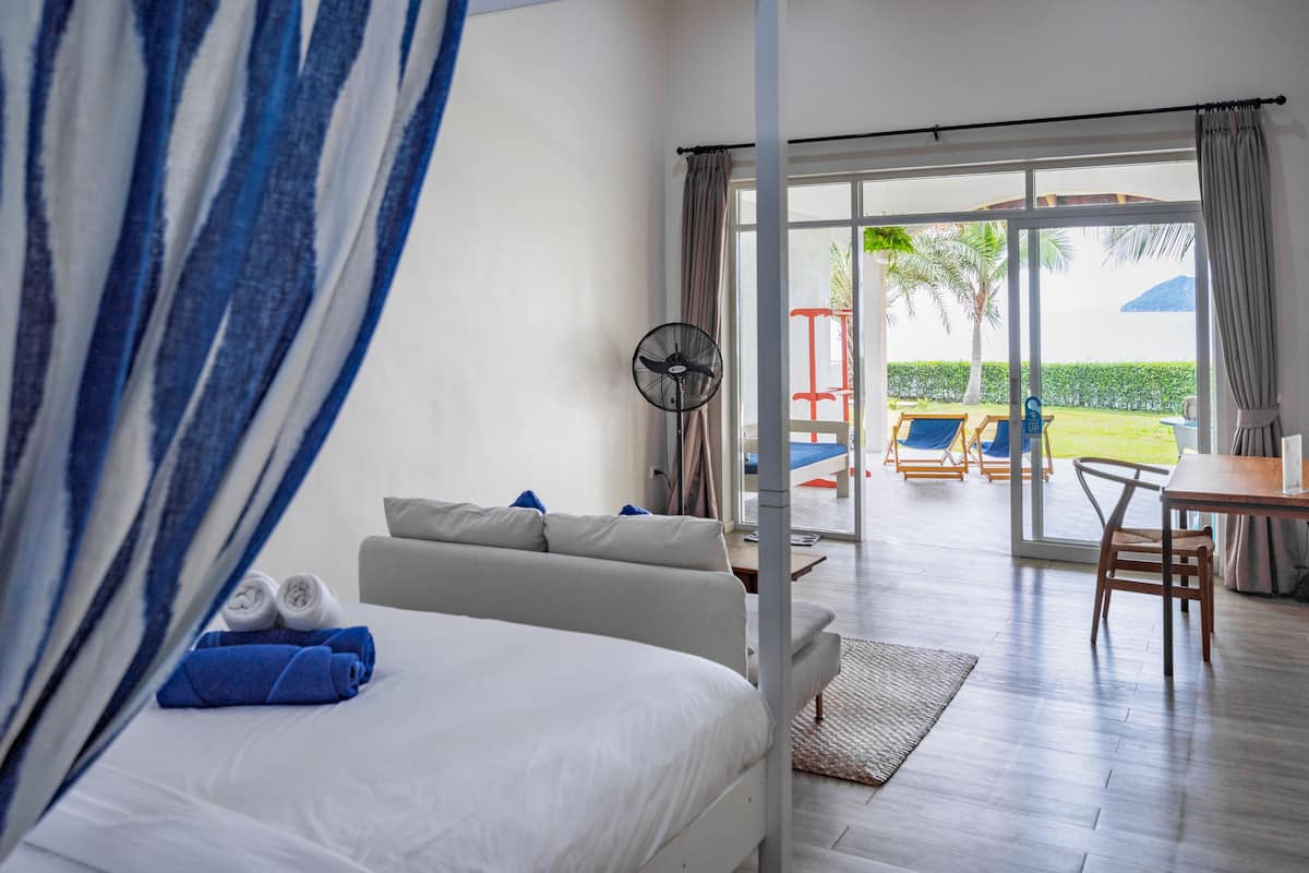 seaside superior room | in-room safe, individually decorated, individually furnished, desk