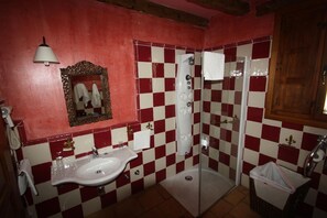 Double Room | Bathroom | Free toiletries, hair dryer, towels - Fuenteplateada (Collado Hermoso)