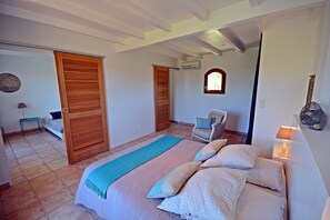 Familien-Suite, 2 Schlafzimmer, eigenes Bad, Poolblick (Montmirail)