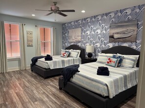 2 habitaciones, tabla de planchar con plancha y cuna de viaje 