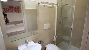 Shower, bidet, towels