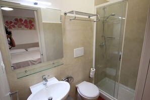 Shower, bidet, towels