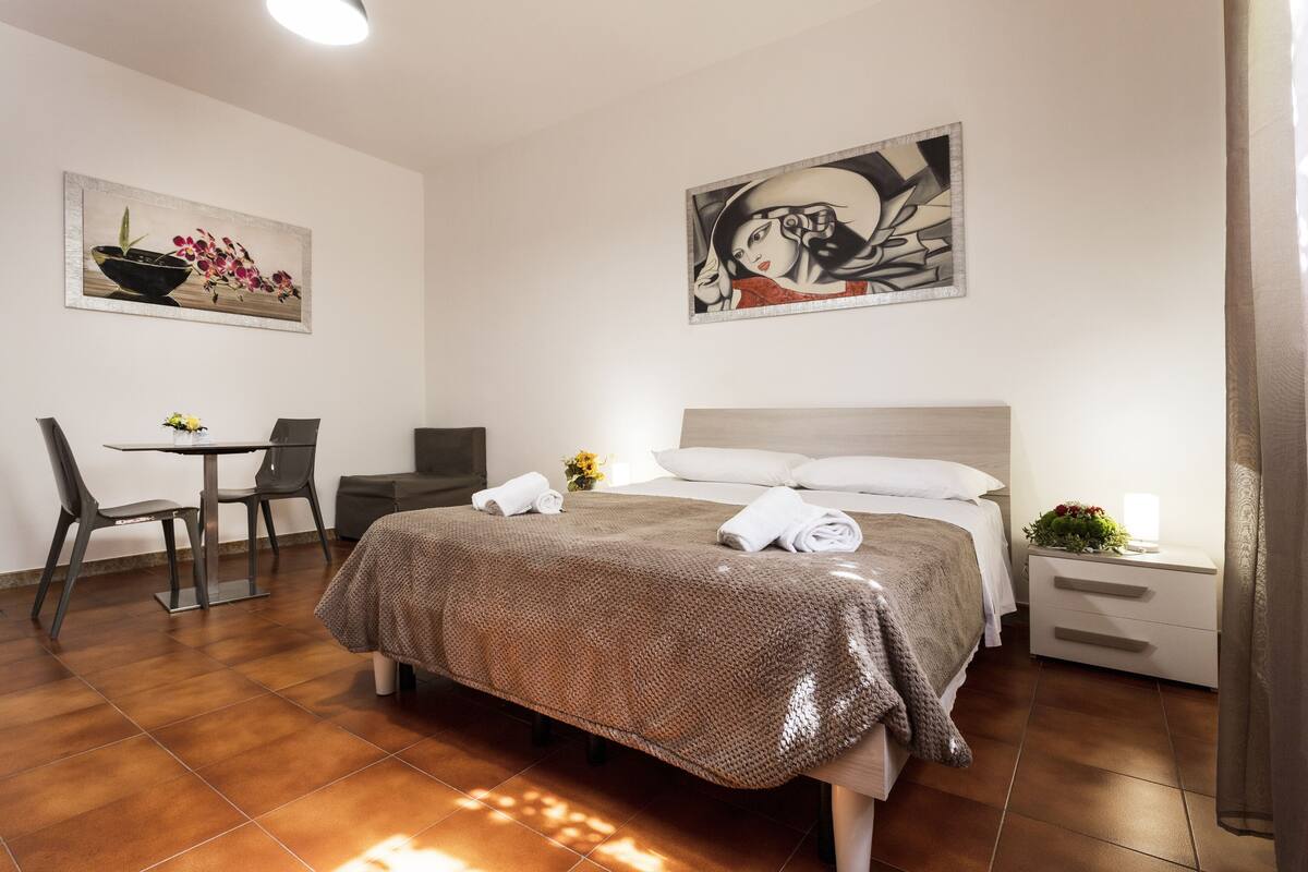 Economy Double Room | Bed sheets