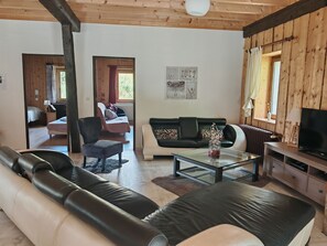 TV, peis, DVD-spiller og fotballspill